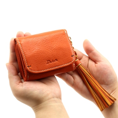 30代、40代、50代の女性におすすめの、日本ブランドが仕立てる可愛いレディースミニ財布はDakotaのアプローズ